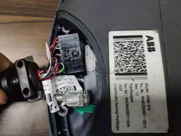 ABB機(jī)器人示教器3HAC028357-001故障維修